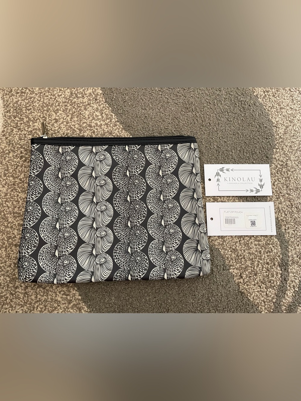 Manaola Black and White Floral Pattern Wristlet Clutch